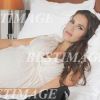 Elisa Tovati, qui prenait la pose, enceinte, au Majestic de Cannes le 27 janvier 2012 à l'occasion des NRJ Music Awards, a donné naissance le 1er mars 2012 à son deuxième enfant, issu de son mariage avec Sébastien Saussez. Un petit Leo.