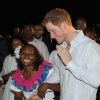 Le Prince Harry danse avec les habitants de Belmopan, au Belize, le 2 mars 2012
