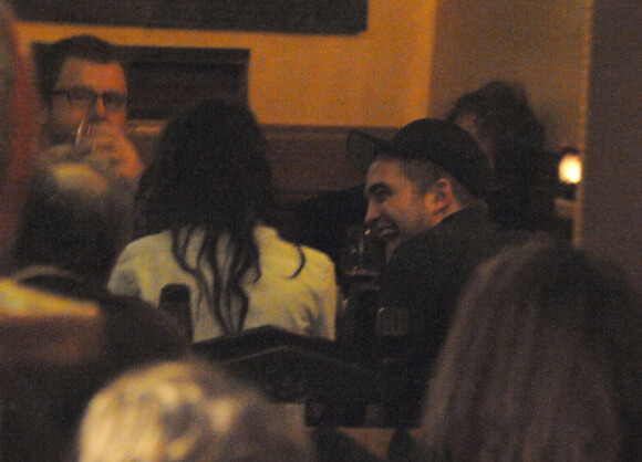 Robert Pattinson et Kristen Stewart à Paris au restaurant Sardegna a Tavola le 3 mars 2012