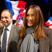 Nicolas Sarkozy : A la reconquête des Français sous le regard fier de Carla