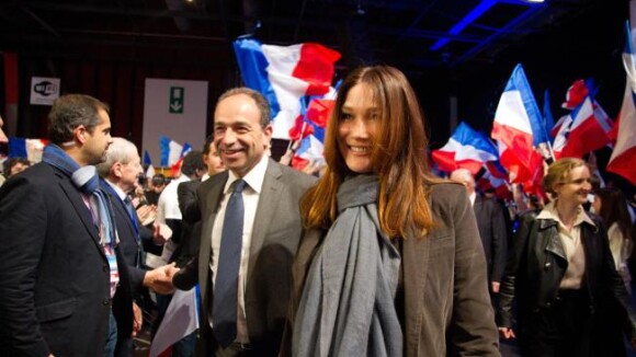 Nicolas Sarkozy : A la reconquête des Français sous le regard fier de Carla