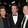 Harvey Weinstein en compagnie de Thomas Langmann et jean Dujardin, à Londres, le 19 octobre 2011.