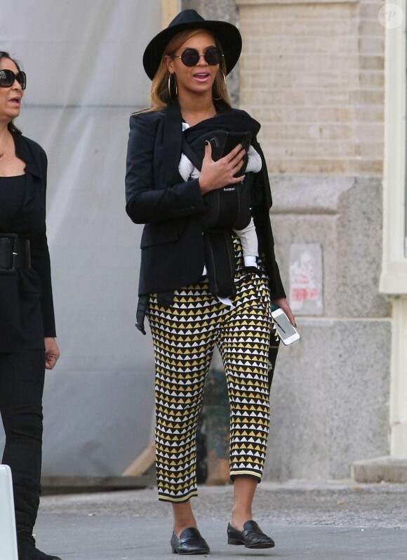 Beyoncé et sa fille Blue Ivy à New York. Le 12 mars 2012