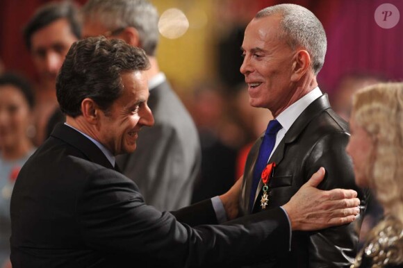 Nicolas Sarkozy décore Jean-Claude Jitrois à l'Élysée, le 14 mars 2012.