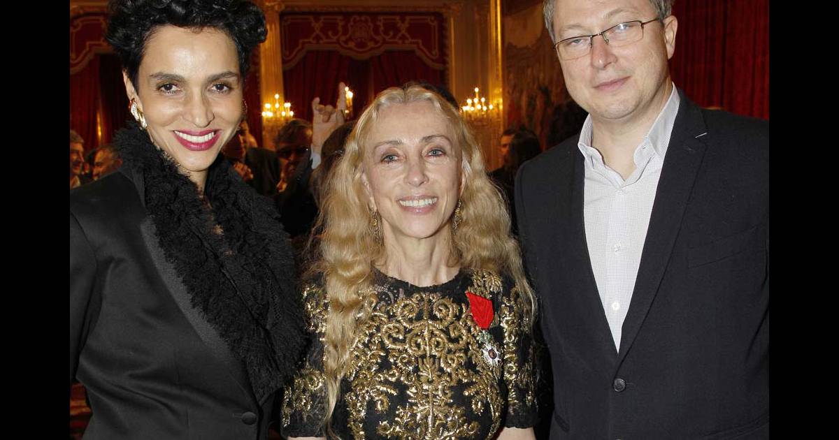 Franca Sozzani décorée et entourée de Farida Khelfa et son ...