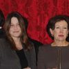 Carla Bruni et Roselyne Bachelot à l'Élysée où le président a décoré onze personnalités du monde des arts et du spectacle, le 14 mars 2012.
