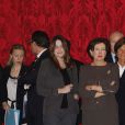 Carla Bruni et Roselyne Bachelot à l'Élysée où le président a décoré onze personnalités du monde des arts et du spectacle, le 14 mars 2012.