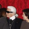 Carla Bruni et Karl Lagerfeld à l'Élysée où le président a décoré onze personnalités du monde des arts et du spectacle, le 14 mars 2012.