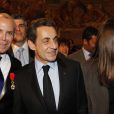 Jean-Claude Jitrois, Nicolas Sarkozy et Carla Bruni à l'Élysée où le président a décoré onze personnalités du monde des arts et du spectacle, le 14 mars 2012.