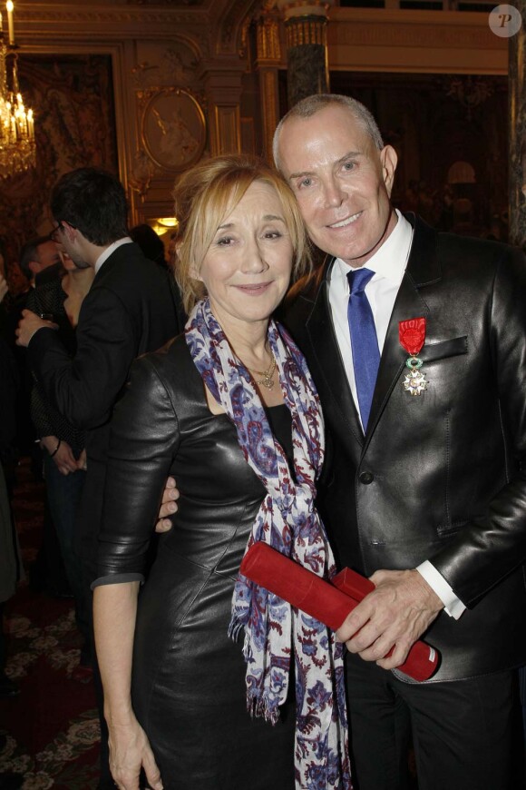 Jean-Claude Jitrois et Marie-Anne Chazel à l'Élysée où le président a décoré onze personnalités du monde des arts et du spectacle, le 14 mars 2012.