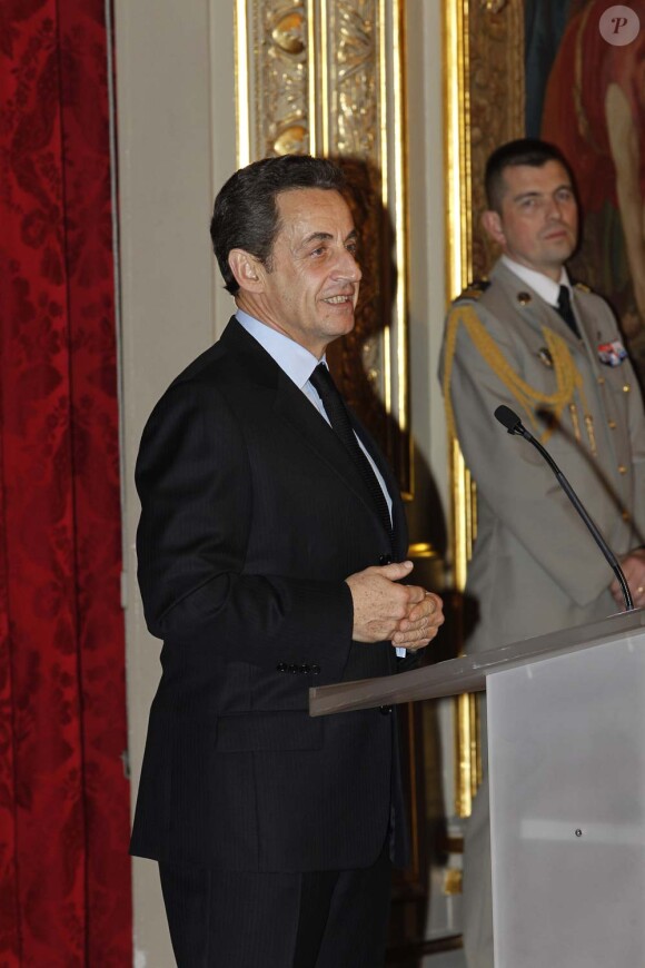 Nicolas Sarkozy a décoré onze personnalités du monde des arts et du spectacle, à l'Élysée le 14 mars 2012.