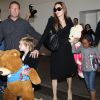 Angelina Jolie, Zahara et Shiloh de retour à Los Angeles après un bref séjour à Amsterdam entre filles. Le 15 mars 2012 à l'aéroport L.A.X