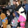 Angelina Jolie, Zahara et Shiloh de retour à Los Angeles après un bref séjour à Amsterdam entre filles. Le 15 mars 2012 à l'aéroport L.A.X