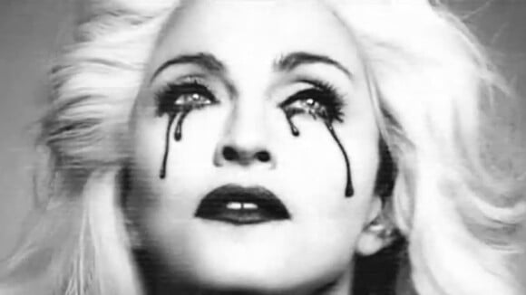 Madonna, 53 ans, défie la gravité dans le clip de Girl Gone Wild