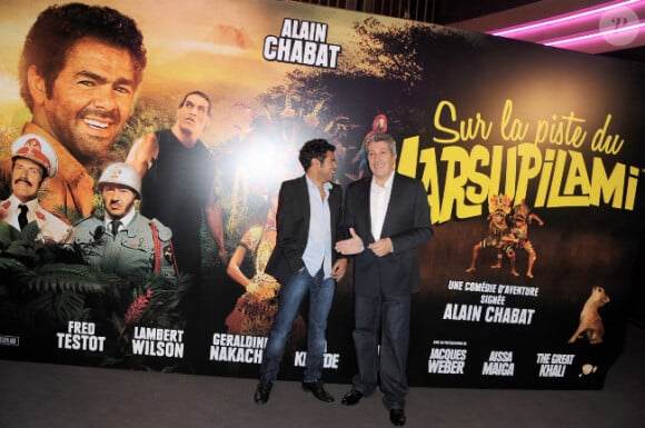 Jamel Debbouze et Alain Chabat lors de l'avant-première du film Sur la piste du Marsupilami à Paris le 26 mars 2012