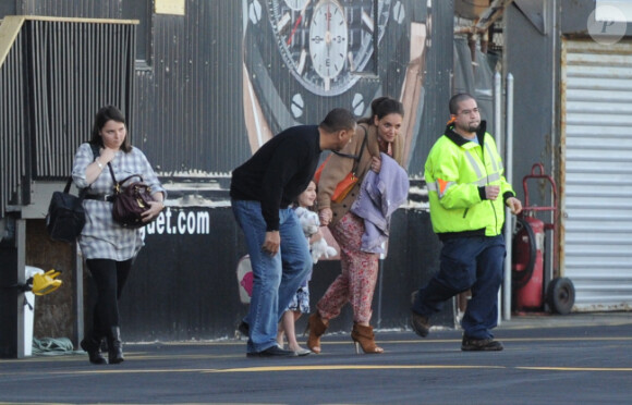 Katie Holmes et Suri Cruise quittent leur appartement new-yorkais et se rendent à l'héliport, le 27 mars 2012 à New York