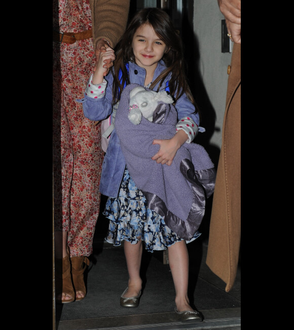 Katie Holmes et son adorable Suri Cruise quittent leur appartement new-yorkais et se rendent à l'héliport, le 27 mars 2012 à New York