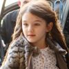 La petite Suri Cruise avec son garde du corps à New York, le 28 mars 2012