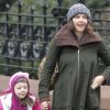 Maggie Gyllenhaal et sa fille Ramona le 26 janvier 2012 à New York