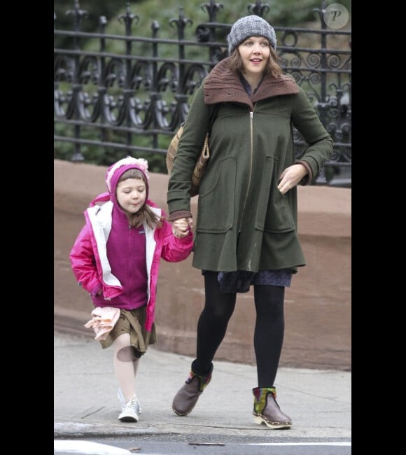 Maggie Gyllenhaal et sa fille Ramona le 26 janvier 2012 à New York
