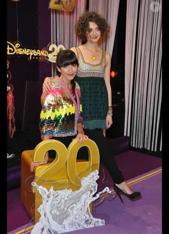 Nolwenn Leroy et sa soeur Kay, lors de la célébration du 20e anniversaire de Disneyland Paris, à Marne-la-Vallée, le samedi 31 mars 2012.