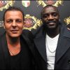 Retrouvailles entre Jean-Roch et Akon, au VIP Room à Paris, le vendredi 30 mars 2012.