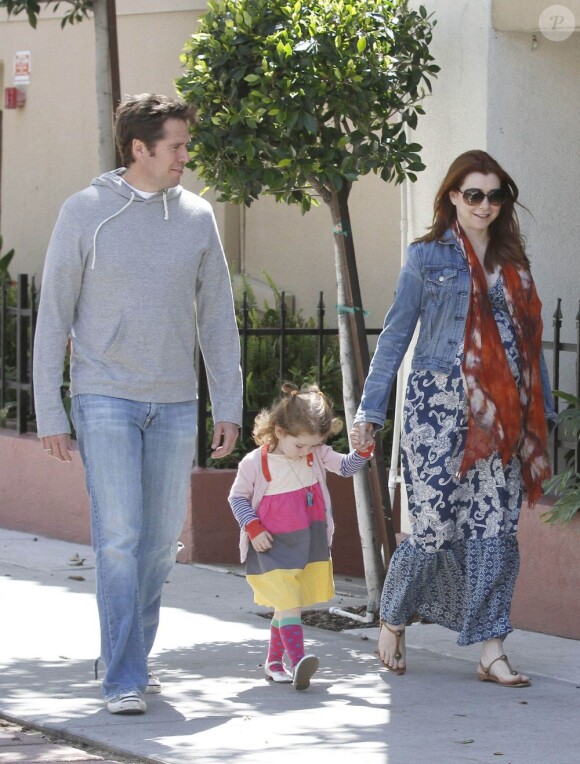 Alyson Hannigan et son clan, en toute décontraction, sont sortis déjeuner à Santa Monica, le 1er avril 2012.