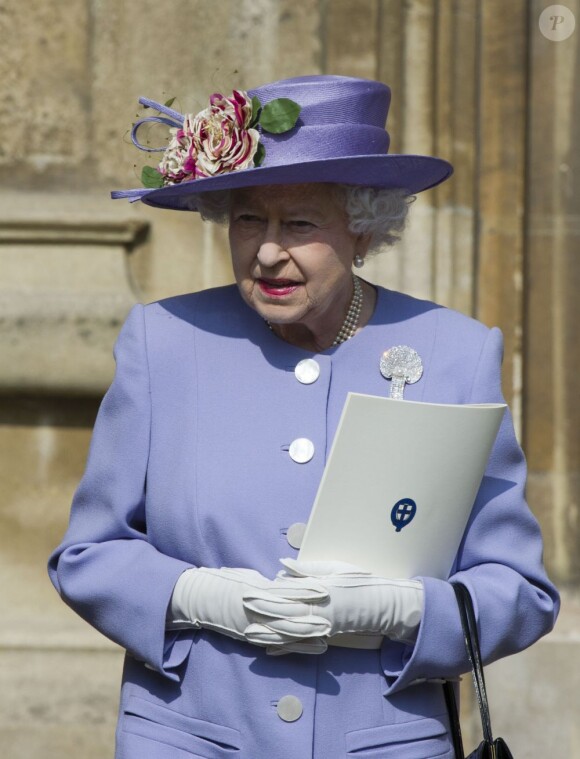 Jour de commémoration à Windsor : vendredi 30 mars 2012 au matin, les royaux britanniques se remémoraient, à l'initiative de la reine Elizabeth II, les regrettées reine mère et princesse Margaret, respectivement décédées à 101 et 71 ans en 2002.