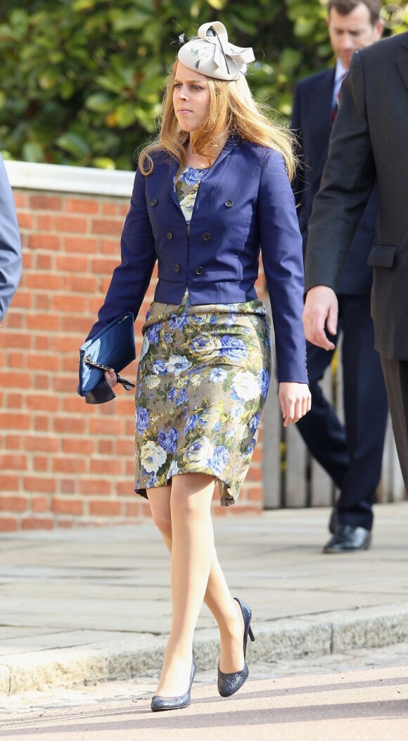 La princesse Beatrice d'York, toujours mince... Jour de commémoration à Windsor : vendredi 30 mars 2012 au matin, les royaux britanniques se remémoraient, à l'initiative de la reine Elizabeth II, les regrettées reine mère et princesse Margaret, respectivement décédées à 101 et 71 ans en 2002.