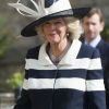 Camilla Parker Bowles. Jour de commémoration à Windsor : le 30 mars 2012 au matin, les royaux britanniques se remémoraient, à l'initiative de la reine Elizabeth II, les regrettées reine mère et princesse Margaret, respectivement décédées à 101 et 71 ans en 2002.