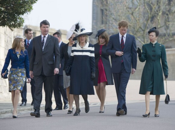 Jour de commémoration à Windsor : vendredi 30 mars 2012 au matin, les royaux britanniques se remémoraient, à l'initiative de la reine Elizabeth II, les regrettées reine mère et princesse Margaret, respectivement décédées à 101 et 71 ans en 2002.