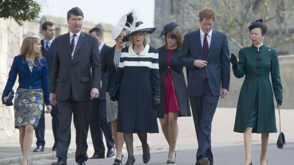 Les princesses Eugenie et Beatrice resplendissent à Windsor, cousin Harry amuse