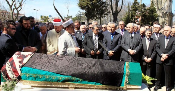 La mosquée du palais Yildiz accueillait le 3 avril 2012 les funérailles de la princesse Neslisah, dernière sultane de la dynastie ottomane, à Istanbul (Turquie), au lendemain de sa mort à l'âge de 91 ans.