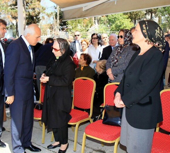 La famille de la princesse Neslisah a reçu de nombreux messages de condoléances lors des funérailles de la dernière sultane de la dynastie ottomane, le 3 avril 2012 à Istanbul (Turquie), au lendemain de sa mort à l'âge de 91 ans.