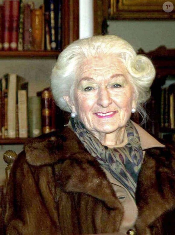 La princesse Neslisah au palais Yildiz d'Istanbul le 26 janvier 2004. Dernière sultane de la dynastie ottomane, elle est décédée le 2 avril 2012 à l'âge de 91 ans.