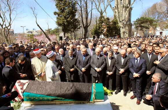 Funérailles de Neslisah, dernière sultane de la dynastie ottomane, le 3 avril 2012 à Istanbul (Turquie), au lendemain de sa mort à l'âge de 91 ans.