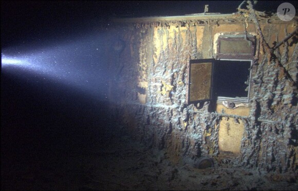 L'épave du Titanic tirée du documentaire Les Fantômes du Titanic (2003) de James Cameron.
