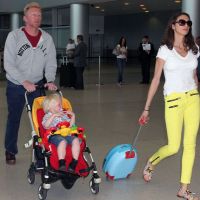 Boris Becker et sa belle débarquent à Miami avec leur petit Amadeus en larmes