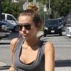 Miley Cyrus quitte son cours de pilates, à Los Angeles, le mercredi 4 avril 2012.