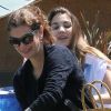 Teri Hatcher et sa fille Emerson font un supermarché à Los Angeles et s'amusent, le 6 avril 2012