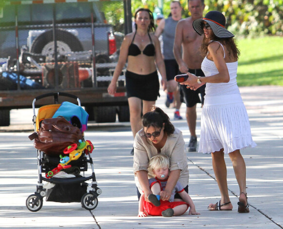 Lilly Kerssenberg et le petit Amadeus le 9 avril 2012 à Miami