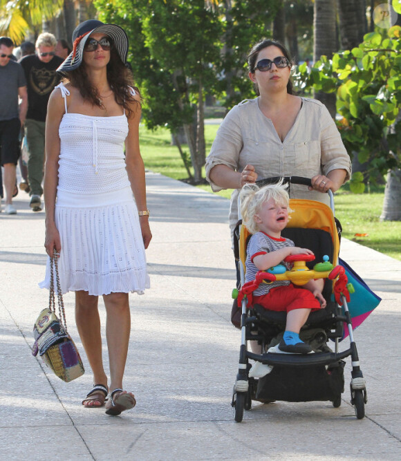 Lilly Kerssenberg et son petit Amadeus le 9 avril 2012 à Miami