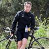 Nicolas Sarkozy profite de son lundi de Pâques pour s'offrir une longue randonnée à vélo à travers la campagne varoise et s'offrir un petite pause le 9 avril 2012
