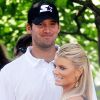 Tony Romo en 2009 avec Jessica Simpson, trois mois avant leur séparation.
Tony Romo, quarterback vedette des Cowboys de Dallas et ex de Jessica Simpson, a eu son premier enfant le 9 avril 2012 avec Candice Crawford, qu'il a épousée en mai 2011.