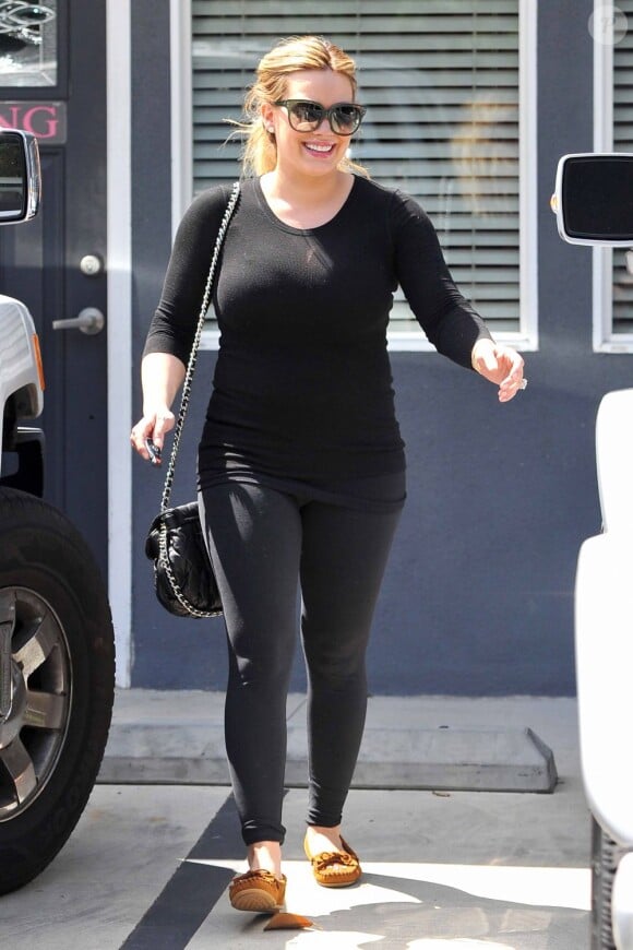 Hilary Duff, radieuse à Los Angeles, arrivant à son cours de pilates. Le 6 avril 2012.