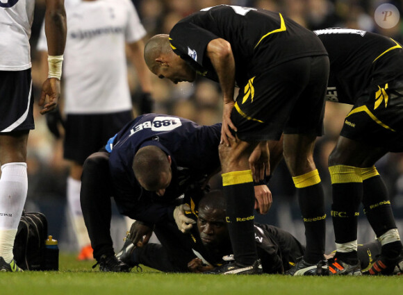 Fabrice Muamba victime d'un arrêt cardiaque lors du match Tottenham-Bolton le 17 mars dernier à Londres