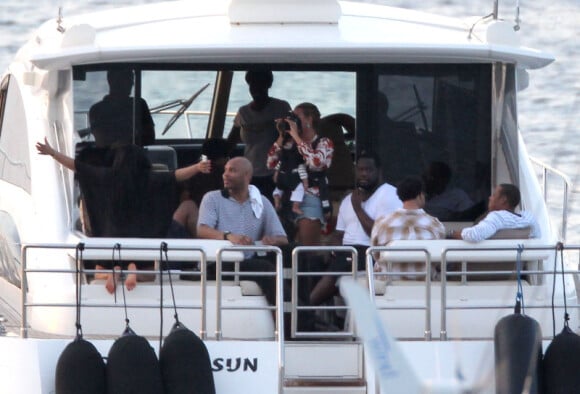 EXCLU. Beyoncé et Jay-Z et leur fille Blue Ivy en vacances à Saint Barthelemy le 8 avril 2012