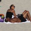 Moment de détente au soleil pour les amoureux Jay-Z et Beyoncé sur une plage de Saint-Barthelemy, le 9 avril 2012. Le couple est venu en vacances en compagnie de sa petite Blue Ivy. 