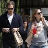 Drew Barrymore, enceinte, et son fiancé Will Kopelman se promènent dans les rues de Los Feliz le 14 avril 2012 à Los Angeles