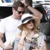 Drew Barrymore, enceinte, et son fiancé Will Kopelman se promènent dans les rues de Los Feliz le 14 avril 2012 à Los Angeles